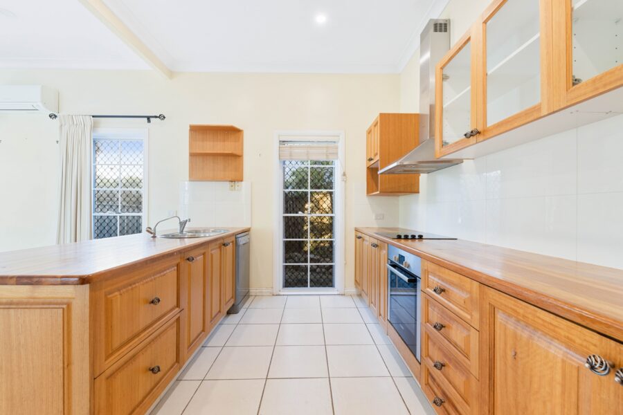 2 Bielby Road Kenmore , QLD 4069 AUS